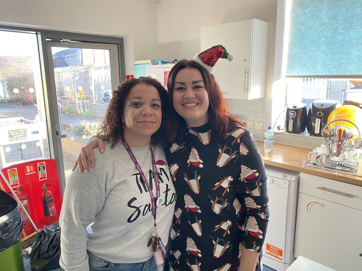 ZoeMorgz77's tweet photo. Christmas celebrations with the fabulous Turning Point staff and our families. Lots of activities and a chance for the children to show their wonderful artwork. @JodieBe98658801 @MaggieM01547891 @becky_warren2 https://t.co/72F9VivTQS