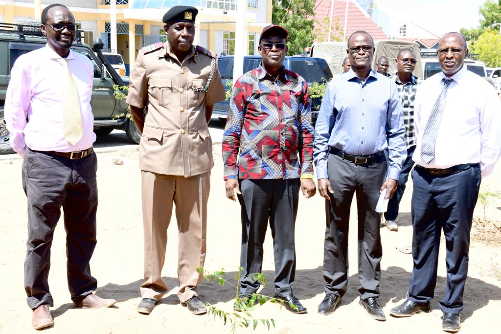 Earlier today Turkana Governor H.E @GovLomorukai023 together with PS for Labour and Skills development @GeoffreyKaituko launched Turkana Tree planting campaign.They encouraged locals to plant trees in abundance so as to end climate change ravaging effects in Turkana&entire Kenya.