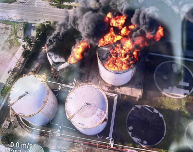 Reytorre's tweet photo. 🚨La tripleA confirma en este momento que sobre el Río Magdalena  ya se presentó derrame de combustible, que comenzaría a afectar el servicio, esto puede ser una tragedia ambiental hay que hacerle mucho seguimiento por parte de las autoridades😞 @MinAmbienteCo https://t.co/hAO4oPqBlW