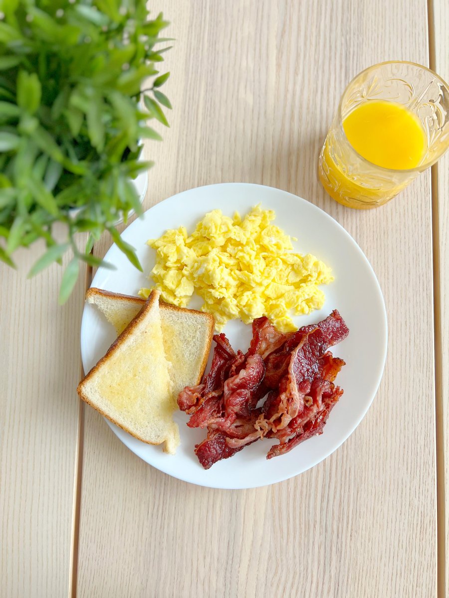 AlSafaFoods's tweet photo. Alsafa's Beef Breakfast Strips made with whole muscle meat, not left over scraps pressed together into shape 🙌 🥓 Zabiha by Hand, smoked to perfection and incredibly delicious!  Now there is no one left out during breakfast time at our house!
#halal #beefbacon #halalbacon https://t.co/fCzsgXDHog