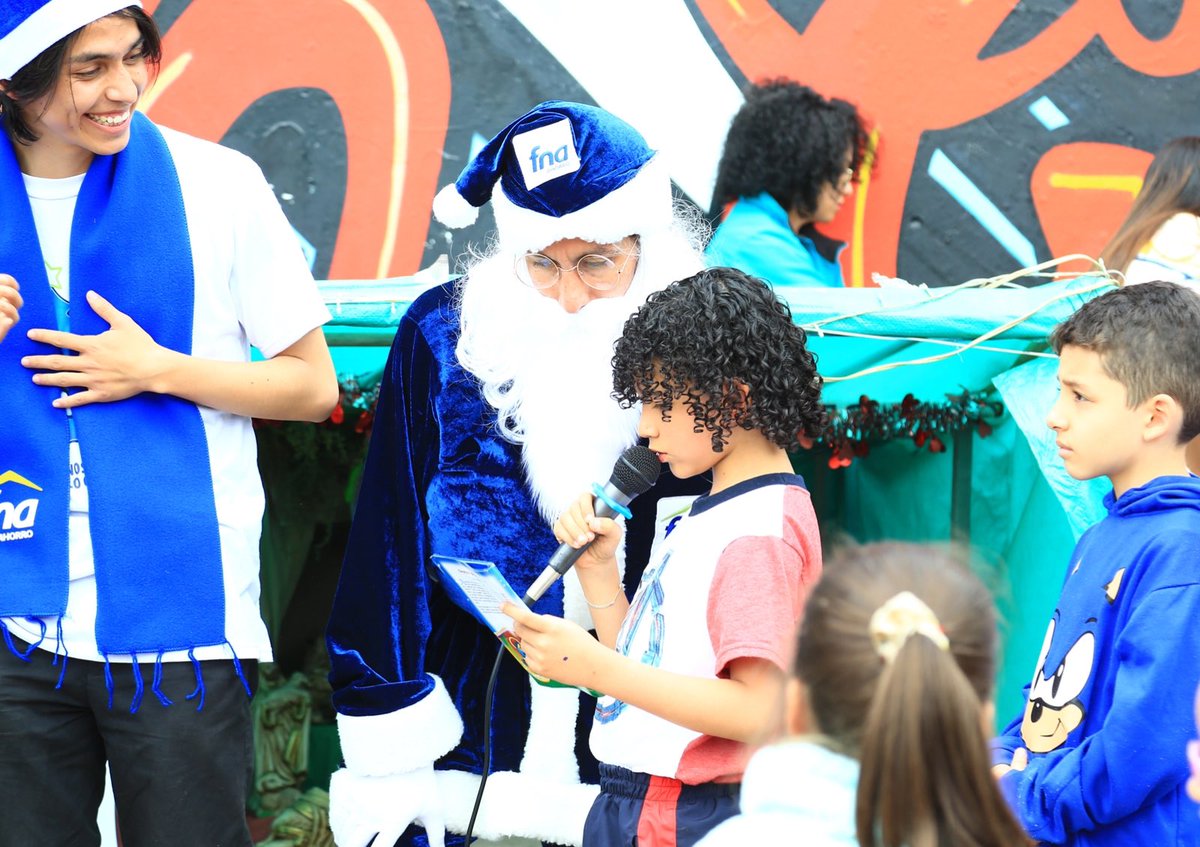 nadyamrangel's tweet photo. Gracias al equipo fantástico de @habitatbogota, a @FNAahorro @equidadfbol y @SegurosEquidad por su respaldo para hacer felices a niños y niñas en esta Navidad. El parque Llano Grande se convierte en un espacio de reunión, cuidado y disfrute de los habitantes de este sector. https://t.co/Bz4FfvK301