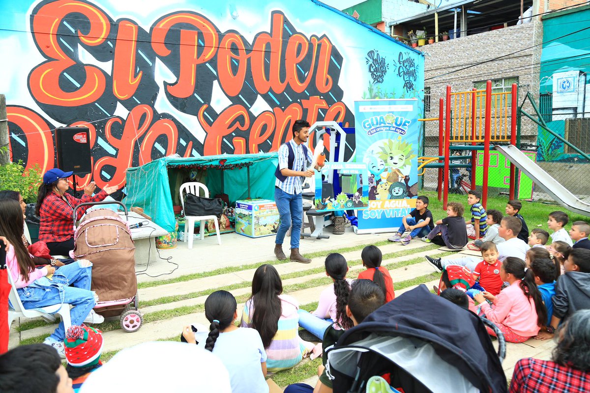 nadyamrangel's tweet photo. Gracias al equipo fantástico de @habitatbogota, a @FNAahorro @equidadfbol y @SegurosEquidad por su respaldo para hacer felices a niños y niñas en esta Navidad. El parque Llano Grande se convierte en un espacio de reunión, cuidado y disfrute de los habitantes de este sector. https://t.co/Bz4FfvK301