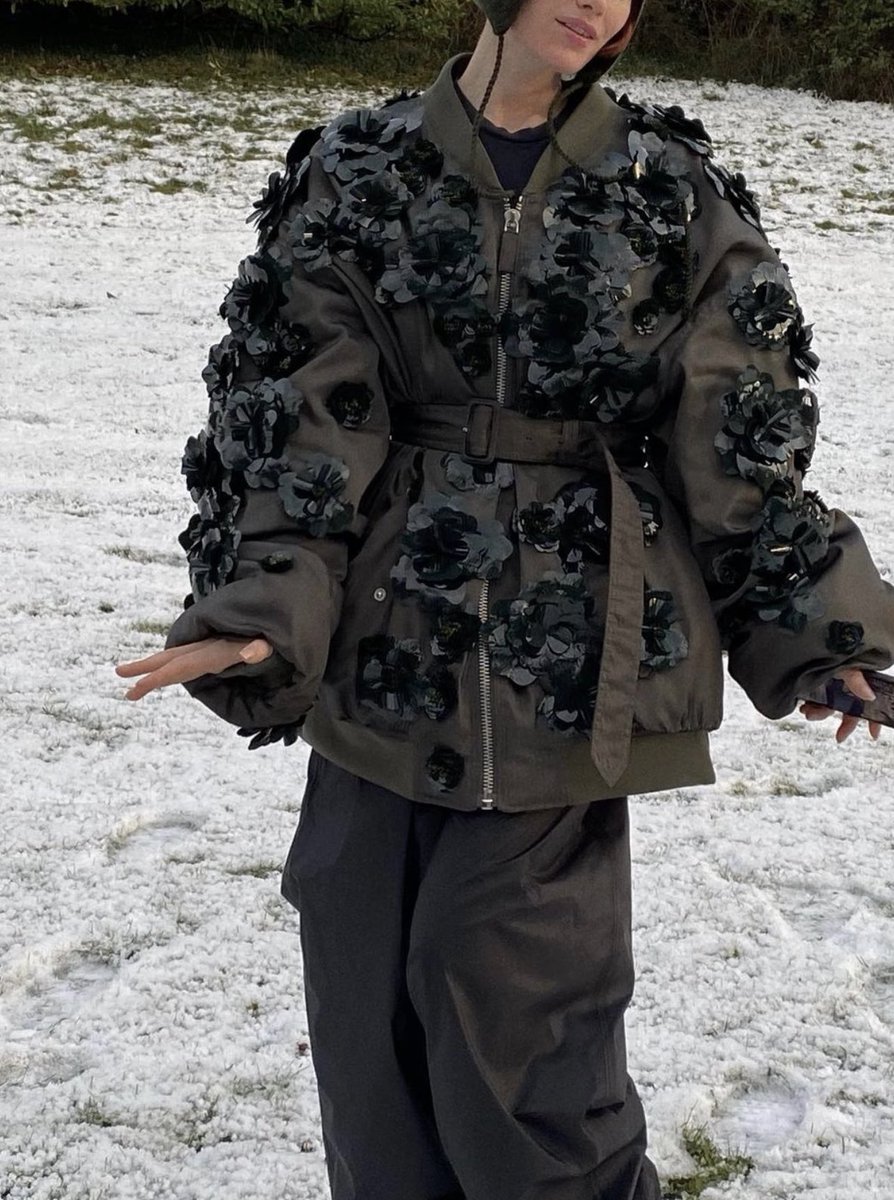 プラダ　マガジン FkhRxp9WAA8CQGw.jpg