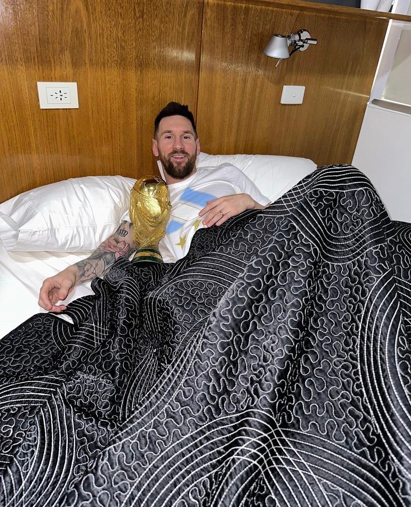 ODDSbible's tweet photo. Me waking up hungover this morning with the pint glass I stole from the pub https://t.co/J7BqBiRA6A
