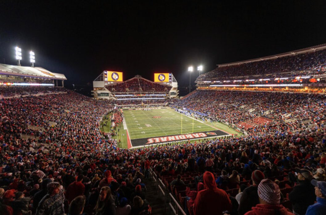 Chr1sJohnsonnn's tweet photo. #AGTG After a great conversation with @CoachRonEnglish I am blessed to receive my FIRST D1 offer from the University of Louisville! #L1C4 https://t.co/4je6p1ImXM