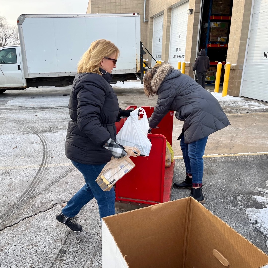 In the holiday spirit, our Chamber crew wanted to give back to our community by gathering donations for St. Joseph Food Program, and this morning we delivered a full box!

#foxcitieschamber #chamberofcommerce #foxcities #donate