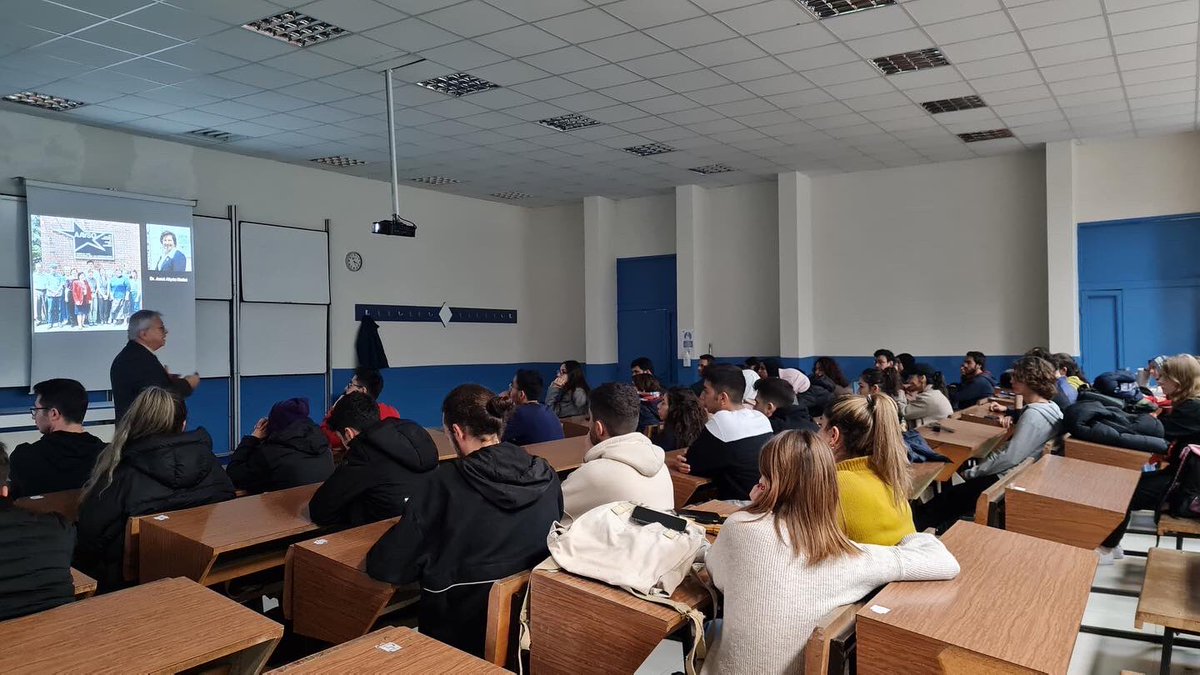 "Üniversitelerde Amatör Astronomi’nin Yeri" adlı sunumuyla bizlerle olan Ege Üniversitesi Astronomi ve Uzay Bilimleri Bölümü öğretim üyesi Prof. Dr. Serdar Evren hocamıza ve katılan herkese çok teşekkür ederiz. 
Bir sonraki etkinliğimizde görüşmek üzere. Gökyüzünüz açık olsun! ☀️