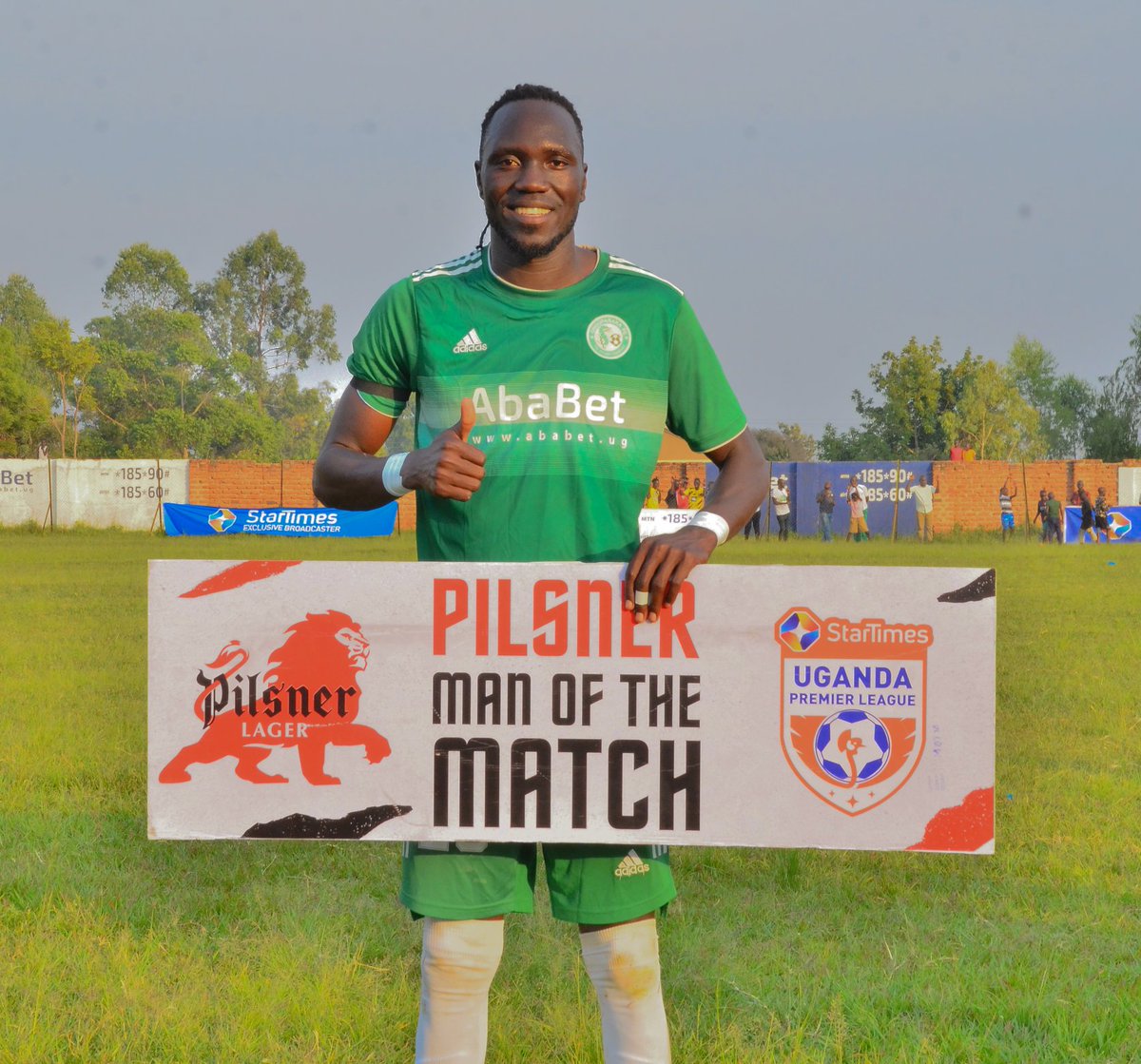 OnduparakaFC1's tweet photo. #ONDUUPDF | MAN OF THE MATCH
Man of the match performance from the hat-trick hero Ojara Denis Glosh.
#StarTimesUPL
#ThePeoplesClub
#GODSTEAM
#ORIYO https://t.co/W7ymcotOMV