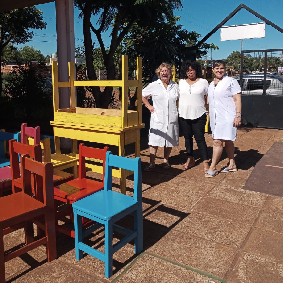 DuttoManuel's tweet photo. 👉🏻 Desde el #SPP queremos contribuir a nuestra sociedad y pudimos hacerlo ayudando a las escuelas N°57 y N°815 de #Garupá
Los internos de la #UPIV trabajaron para reparar las mesas y sillas que fueron entregadas hoy a los directivos de las escuelas
¡Excelente trabajo! 👏🏻 https://t.co/he8Ctb5F6O