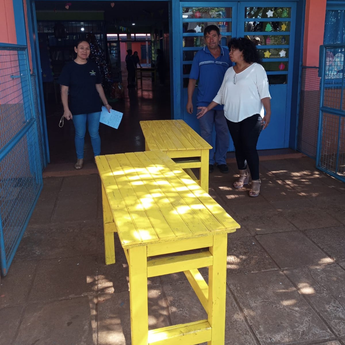 DuttoManuel's tweet photo. 👉🏻 Desde el #SPP queremos contribuir a nuestra sociedad y pudimos hacerlo ayudando a las escuelas N°57 y N°815 de #Garupá
Los internos de la #UPIV trabajaron para reparar las mesas y sillas que fueron entregadas hoy a los directivos de las escuelas
¡Excelente trabajo! 👏🏻 https://t.co/he8Ctb5F6O