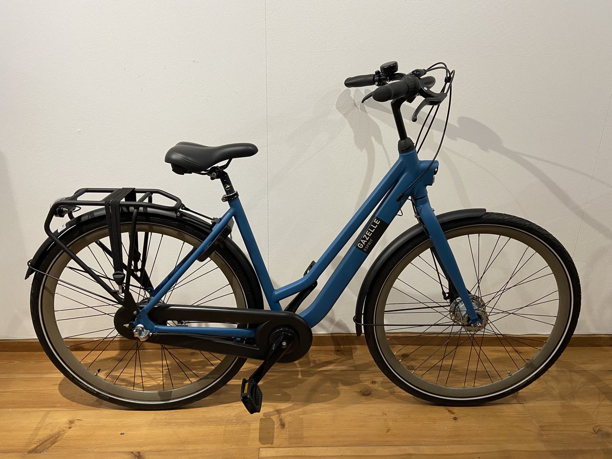 Net binnen: Non electric nieuwe Gazelle Esprit T3 met versnellingen en rollerbrakes. Goedkoopste van Nederland voor € 598,- rijklaar #pimbikenl #gazelle