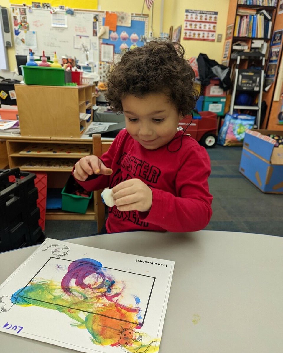 Summerfield pre-K students learned about primary and secondary colors! 

#arteducation