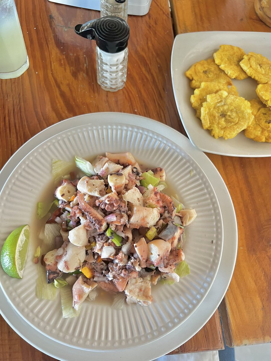 Neurin's tweet image. Rico pulpo fresco a la vinagreta. Barahona. Buen provecho!