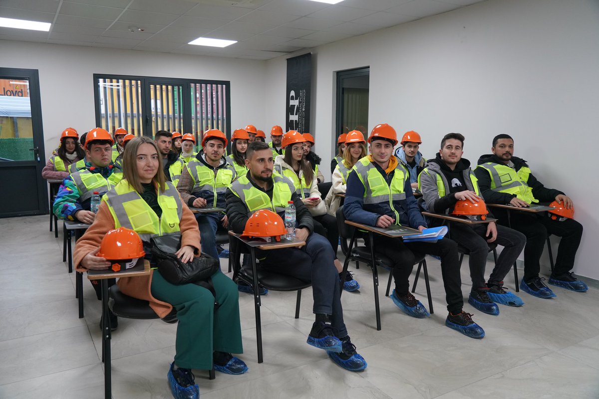 OHUUTLK's tweet photo. Uluslararası Ticaret Ve Lojistik Kulübü olarak “Mersin Limanı’na Teknik Gezi” etkinliğimizi tamamladık. Etkinliğimize katkılarından dolayı Sayın Rektörümüz @DrHasanUslu  ve kıymetli hocalarımıza teşekkür ederiz. @NOHUniversitesi https://t.co/Y2YJCGQS4p
