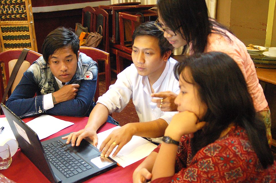 parlcent's tweet photo. Nouveau projet ! @parlcent offrira aux leaders de #Rohingyaleaders des stages de renforcement des capacités afin de les équiper pour travailler à un avenir démocratique inclusif pour le Myanmar. Merci pour votre soutien @IDRC_CRDI @IDRCinAsia @IDRC_Myanmar @ResearchSEA #K4DM22 https://t.co/8WTBalJiaB