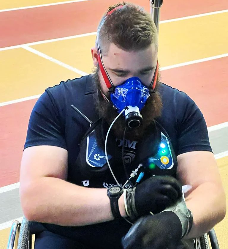 tepsinmies88's tweet photo. Osallistuin eilen pyörätuolikäyttäjien maksimaalista hapenottokykyä (VO2max) kartoittavaan tutkimukseen. Mielenkiintoista nähdä tarkkaa dataa omasta kunnosta💪🏼 #Firstbeat #FirstbeatAnalytics #vo2max #cooperintesti #täysiä #hapokasta #parajääkiekko #parayleisurheilu #paraurheilu https://t.co/OxkQstLIcW