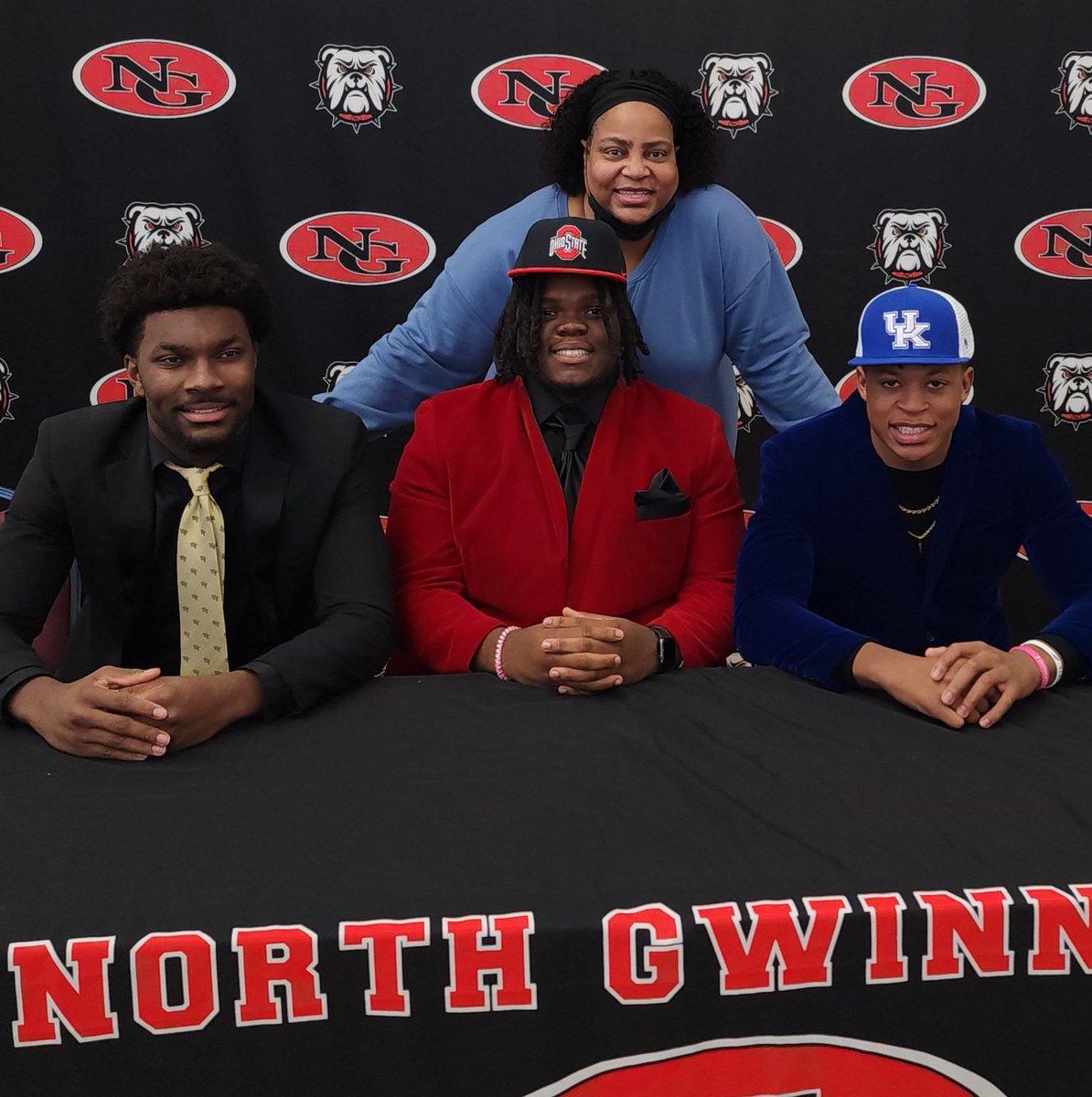 mrscsimsnghs's tweet image. #SigningDay2022 So Proud of these three. Glad that I got to work with them over the last 4 years. Please know that GOD has much more for each of you (to do). @Tyler_Walton4 @KMac_DT @GrantGodfrey3 #CantWait2CUPlay at the next level. #ProudTeacherMoment