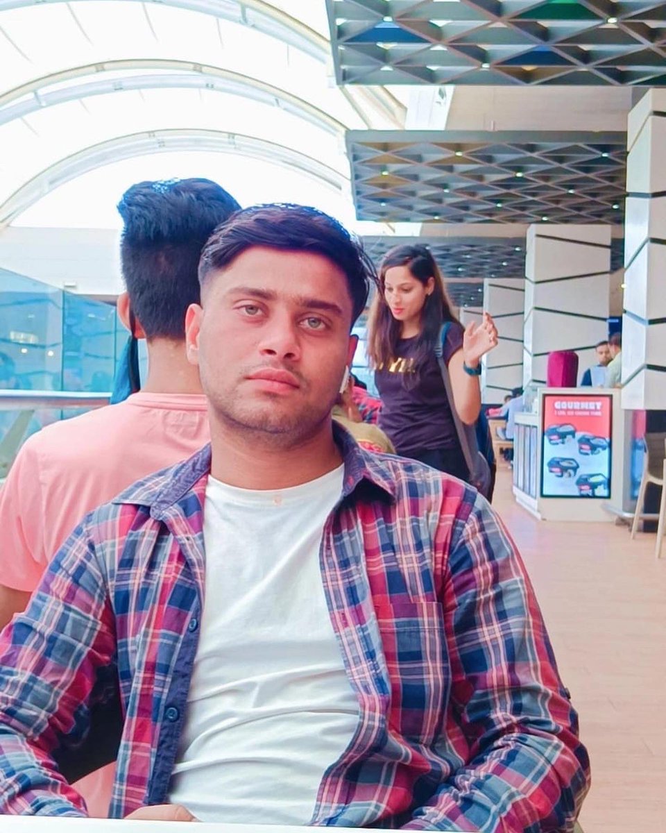 iAarushPal's tweet photo. Don't know when will be the next time to eat pizza 🍕 with friend's ... 

#friendship #collegefriend #friend #aarushpal #iaarushpal https://t.co/qeAttBKx4o