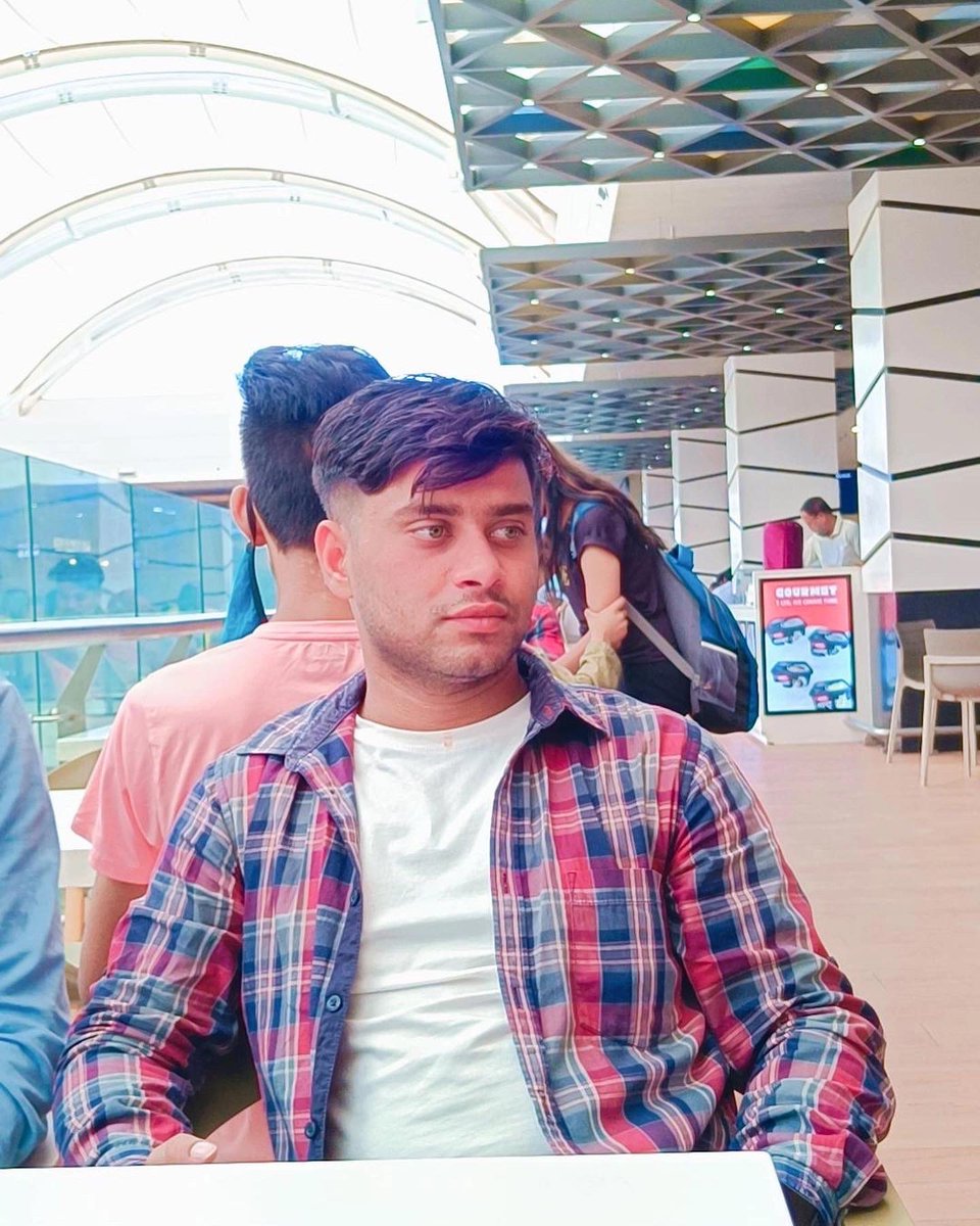 iAarushPal's tweet photo. Don't know when will be the next time to eat pizza 🍕 with friend's ... 

#friendship #collegefriend #friend #aarushpal #iaarushpal https://t.co/qeAttBKx4o