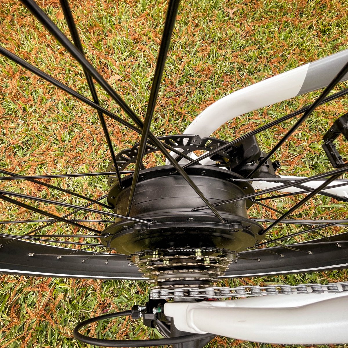 DenagoEbikes's tweet photo. How many triangles are in this pic? #denago #biking #ebike #guess https://t.co/m3jewXivVe