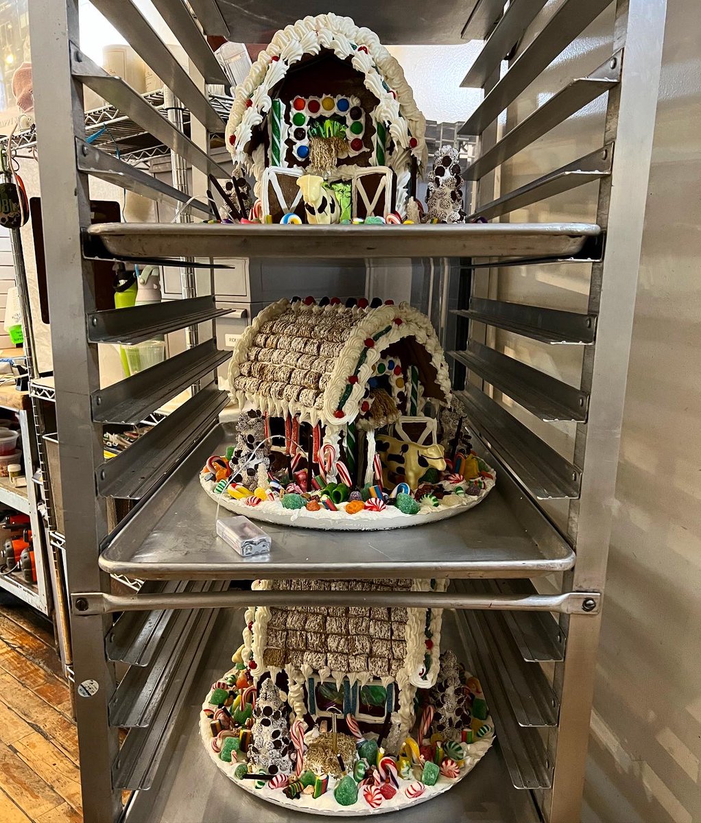 DPPNYC's tweet photo. Packing our bags to move in! The most fun holiday commissions🎄 #happyholidays #merrychristmas #duaneparkpatisserie #gingerbreadhouse https://t.co/b2ZuXkZ7q4