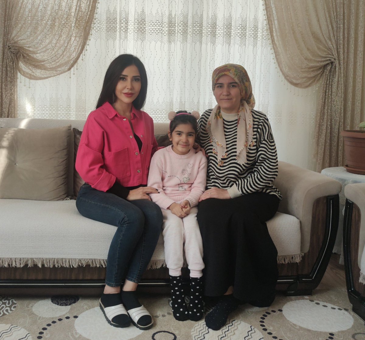 raifturkilkokul's tweet photo. Öğretmen ki gönülleri bağlayan,sevgi tohumları ekendir.Öğretmenlerimiz yeni tohumlar ekmek için ev ziyareti yaptılar.

#öğretmengönülleriBAĞLAR

📍 Bağlar Raif Türk İlkokulu 

@BaglarKaymakam 
@Diyarbakirmem 
@Murat4Kucukali 
@BaglarMEM21 
@Mehmet_Bulut21 https://t.co/SxCgbPs7yQ