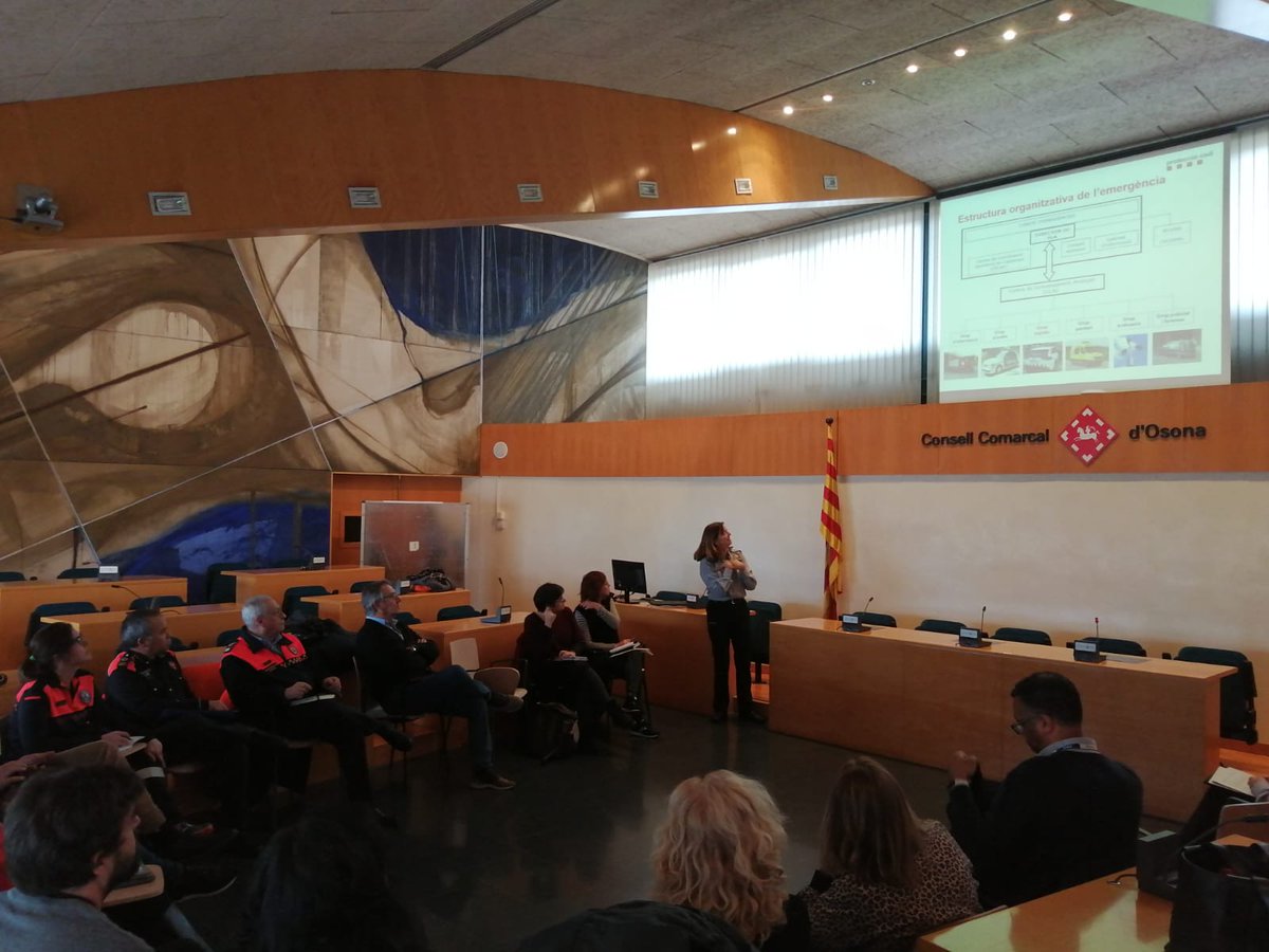 emergenciescat's tweet photo. Primera reunió de treball del grup logístic dels plans de #ProteccioCivil a la comarca d’#Osona.

La trobada ha servit per reforçar el coneixement mutu dels diferents organismes que formen part d’aquest grup d’actuació en cas d'emergència https://t.co/MlOujJB3jv