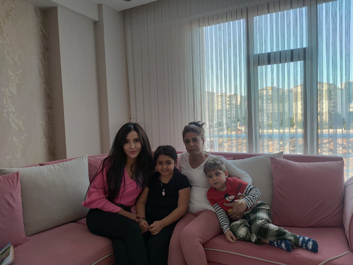raifturkilkokul's tweet photo. Öğretmen ki gönülleri bağlayan,sevgi tohumları ekendir.Öğretmenlerimiz yeni tohumlar ekmek için ev ziyareti yaptılar.

#öğretmengönülleriBAĞLAR

📍Raif Türk İlkokulu 

@BaglarKaymakam 
@Diyarbakirmem 
@Murat4Kucukali 
@BaglarMEM21 
@Mehmet_Bulut21 https://t.co/tnkMSVa4vp