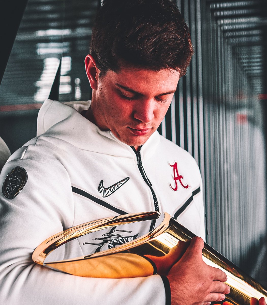 AlabamaFTBL's tweet photo. Welcome to the Bama Family! @eli_holstein10 https://t.co/0YrDg3xRhH