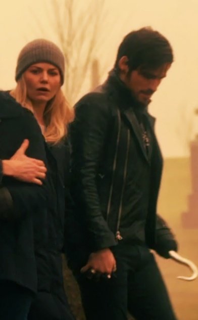 EnchantedSwans's tweet photo. β¨ CS Collection
CS 'hooking' hands | 5x18
β€οΈβ€οΈβ€οΈ
#captainswan #emmaswan #killianjones #jennifermorrison #colinodonoghue #onceuponatime #ouats5 #cscollection #csholdinghands #captainswanholdinghands https://t.co/CNmw2jvztz