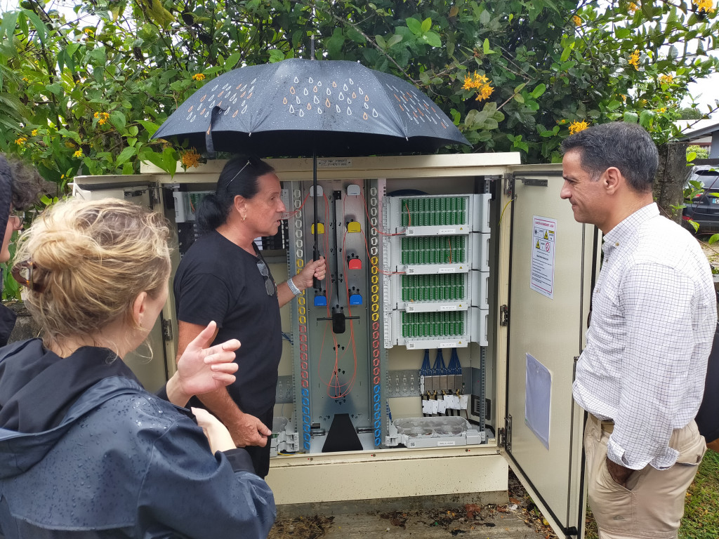 ANumANCT's tweet photo. #PFTHD en Guyane avec la CTG et des élus à Matoury, Saint-Laurent-du-Maroni, Saint Georges, Maripasoula, Saül
L’Etat accompagne le projet de la CTG de couverture THD pour tous : via la fibre sur le littoral et le satellite dans les communes de l’Intérieur
#CTG #Préf973 #SPLANG https://t.co/QAqEwaJYir