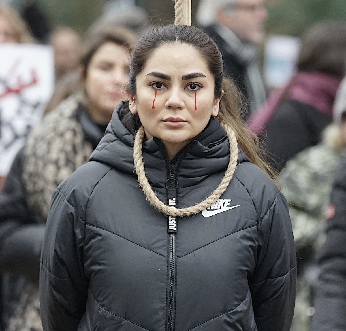 RoelWijnants's tweet photo. De pijn van IRAN
Fel protest bij tweedekamergebouw tegen het streng-islamitische regime in Iran
#IranRevolution
@CvvdIran
#Executie
#mensenrechten
Mahsa (Jina) Amin https://t.co/7X1UHPuQEO