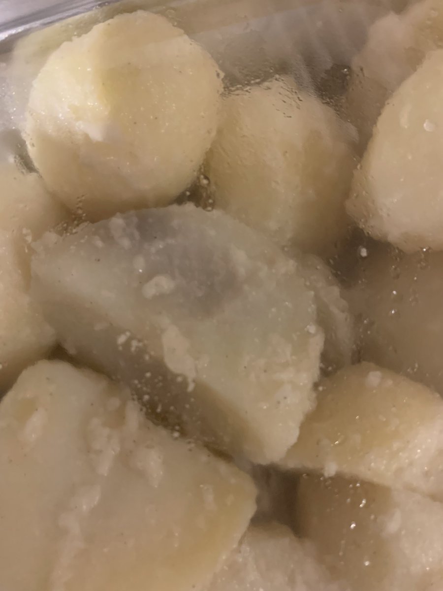 Mingaminoo's tweet photo. @Tesco well you’ve definitely surpassed yourselves today-the beef I preordered by the 14 December, hasn’t arrived with my online food delivery, apparently it was unavailable &amp; the food that did arrive was an absolute joke. Yes, these are use by 24 December!! And black potatoes 😱 https://t.co/1YHtHWY7bS