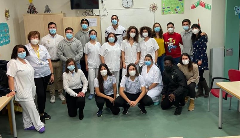 SilverStormLA's tweet photo. 💕 ¡¡Hoy ha sido un día muy especial!! Hemos entregado junto con el @Chami_Rugby regalos a los menores ingresados en la planta de psiquiatría del Hospital Clínico Universitario de Valladolid. ¡Les deseamos una pronta recuperación y una feliz navidad!  #SilverStorm https://t.co/hAO9DPtHqN
