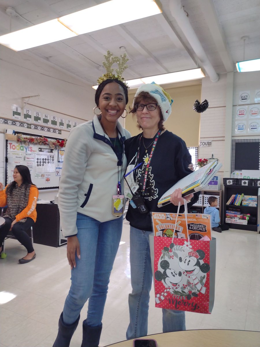 🌟2022-2023 Teachers of the Year!!!🌟

Janée Gordon (SPED) &amp; Laura Parkhill (ELL) are amazing educators and humans! We are honored to work with and learn from them! We love you both, ladies! 💚🐻💙

#kcsregion5 #springhillpride #climbingtothetop #GoBears