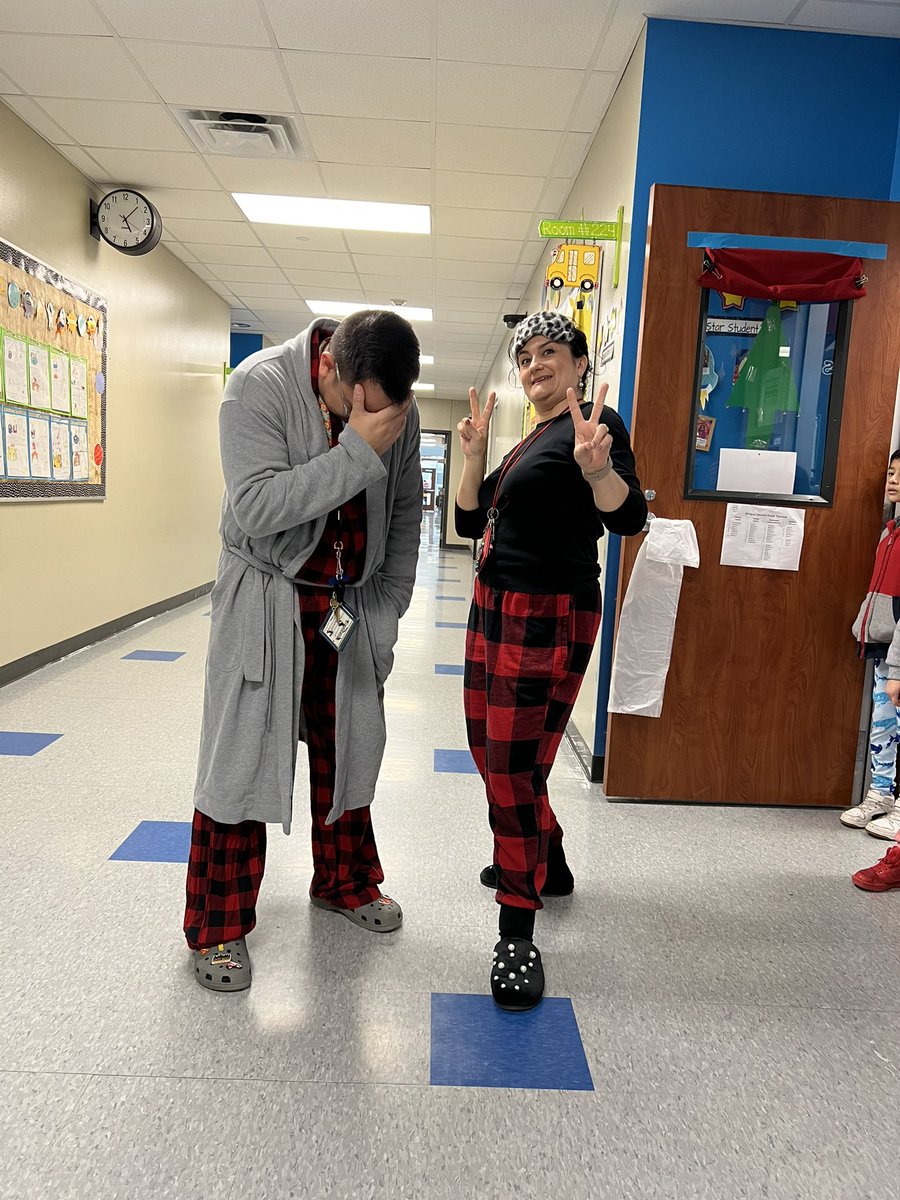 MrRebullida's tweet photo. Last Day before the break. Hot chocolate, sweets, and good company. Got second place in dessert contest… @Almeda_Elem @Ian_Olmstead @deandra_waters @msbaileybaybee @LozanoBeldy https://t.co/smyoyeQGzJ