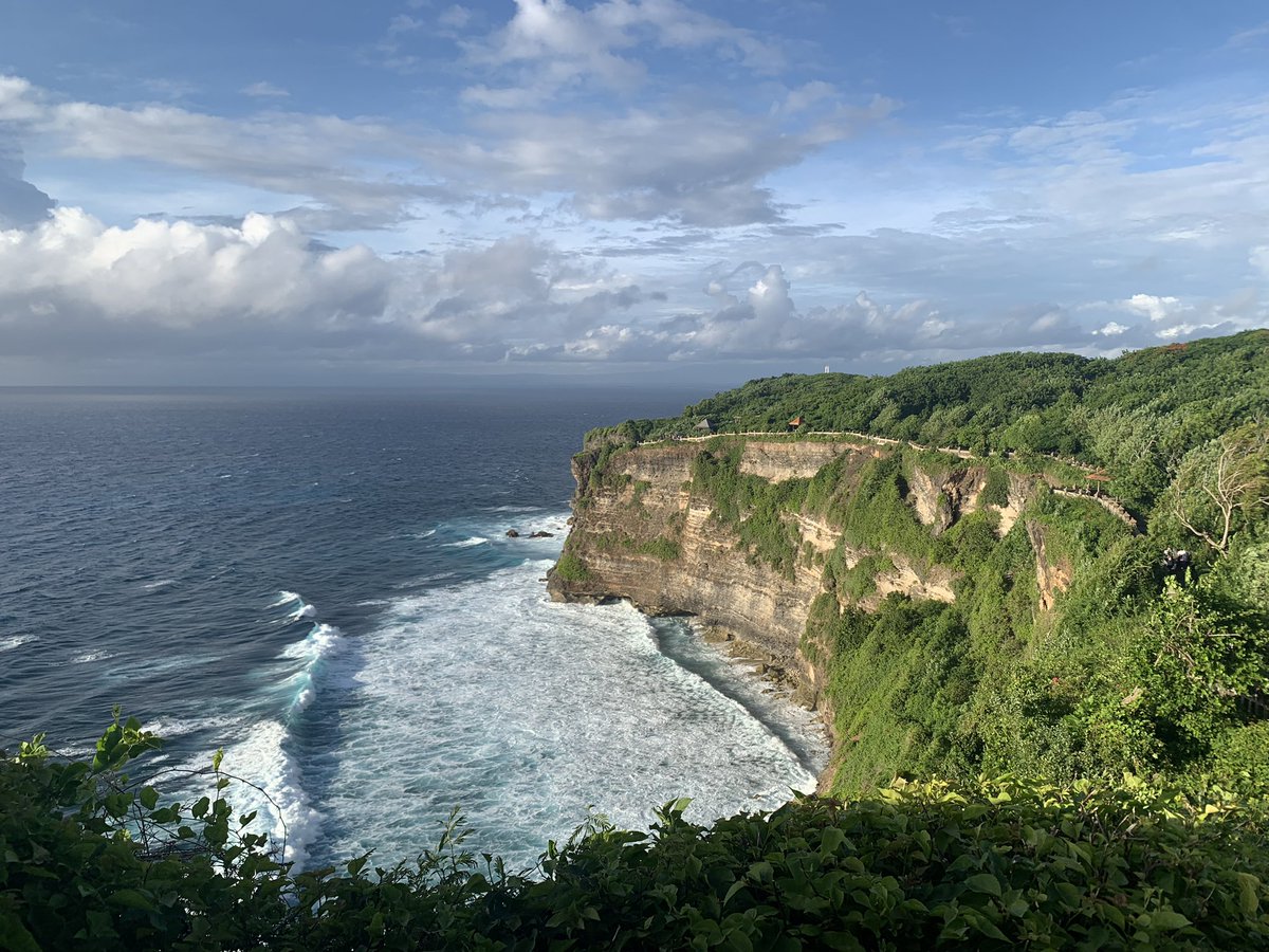 PRHacks's tweet image. Fire show &amp;amp; monkeys on the coast at Uluwatu Temple in #Bali