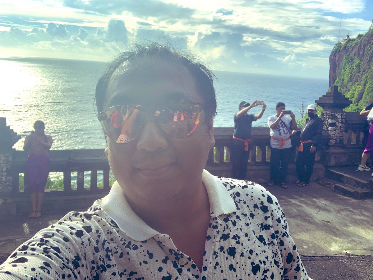 PRHacks's tweet image. Fire show &amp;amp; monkeys on the coast at Uluwatu Temple in #Bali