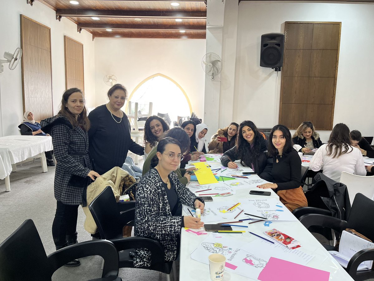 DaouRabiaa's tweet photo. (Art therapy )الدورة التي أقمتها اليوم في مركز بلدية جديدة الشوف في بقعاتا لمعلمات مركز التنمية والتأهيل ( الفرع التأهيلي وفرع الصعوبات والمعالجات)تضمنت الدورة  نشاطات تهدف إلى التعبير عن المشاعر  الداخلية بطريقة فنية وخلاقة . هذه النشاطات تخفف من الضغوطات https://t.co/5PplmcyNOL