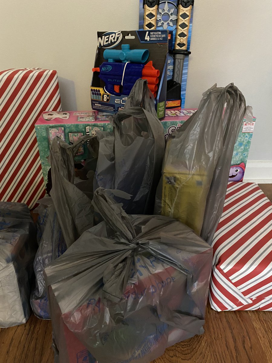 _SmileyDom's tweet photo. 3 Families adopted in ATL, local church partnered with Tsu Surf Holdings to get the babies some gifts. They were so cute and made me cry. Happy Holidays!

 #RawBunch🎅🏿💙🎄 https://t.co/mminXDNTWO