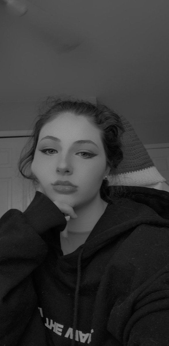 miingitiny's tweet photo. 🖤🩶 #AtinySelcaDay https://t.co/8rrHp1ogpp