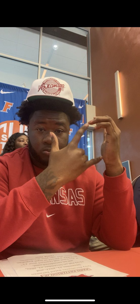 p_pattersonjr's tweet photo. We official @RazorbackFB #wps #woopigsooie #razorbacks #arkansasfootball #woopig #prouddamnstate #turnonthatdamnjukebox #wps🐗‼️ #OneRazorbackRoadShow https://t.co/P1Ri80Ca9v