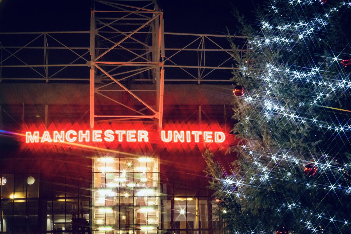 ManUtd's tweet image. Christmas has arrived at Old Trafford! 🎄✨

#MUFC