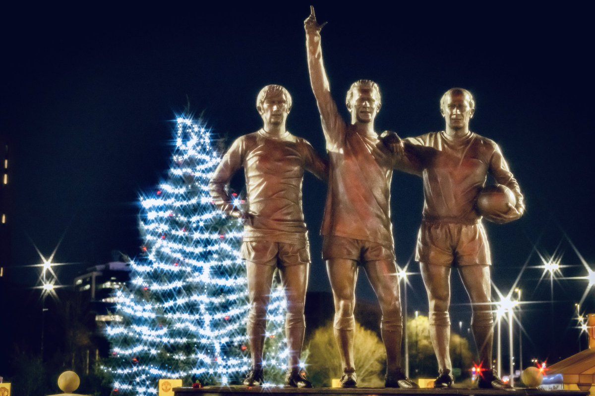 ManUtd's tweet image. Christmas has arrived at Old Trafford! 🎄✨

#MUFC