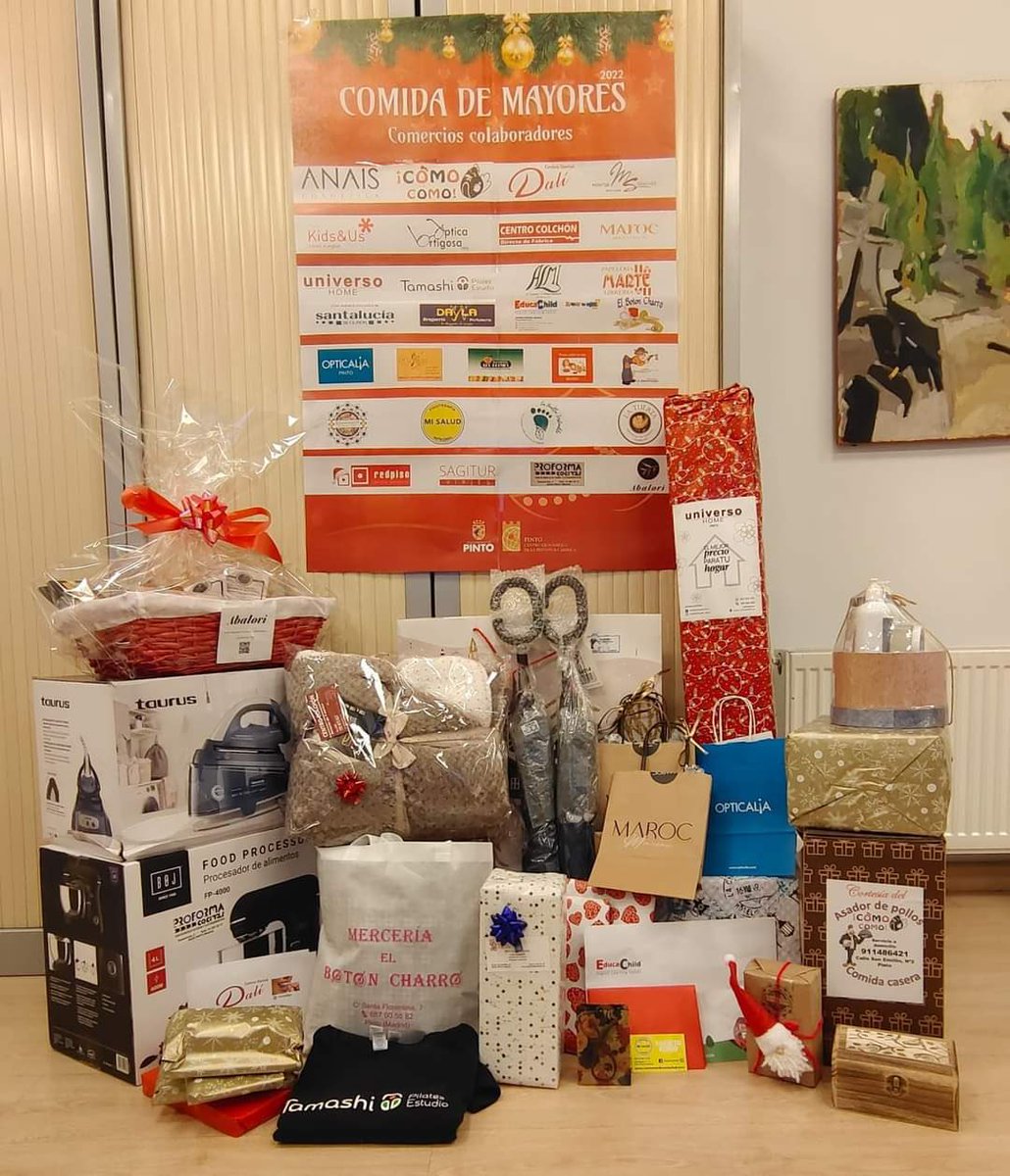 AytoPinto's tweet photo. Hoy ha tenido lugar la tradicional comida navideña de mayores en el pabellón Príncipes de Asturias 🎄

Damos gracias a los comercios locales que han aportado productos y servicios para realizar un sorteo de Navidad en un día tan especial y a todos los asistentes al evento. https://t.co/NlfmeHaOuN