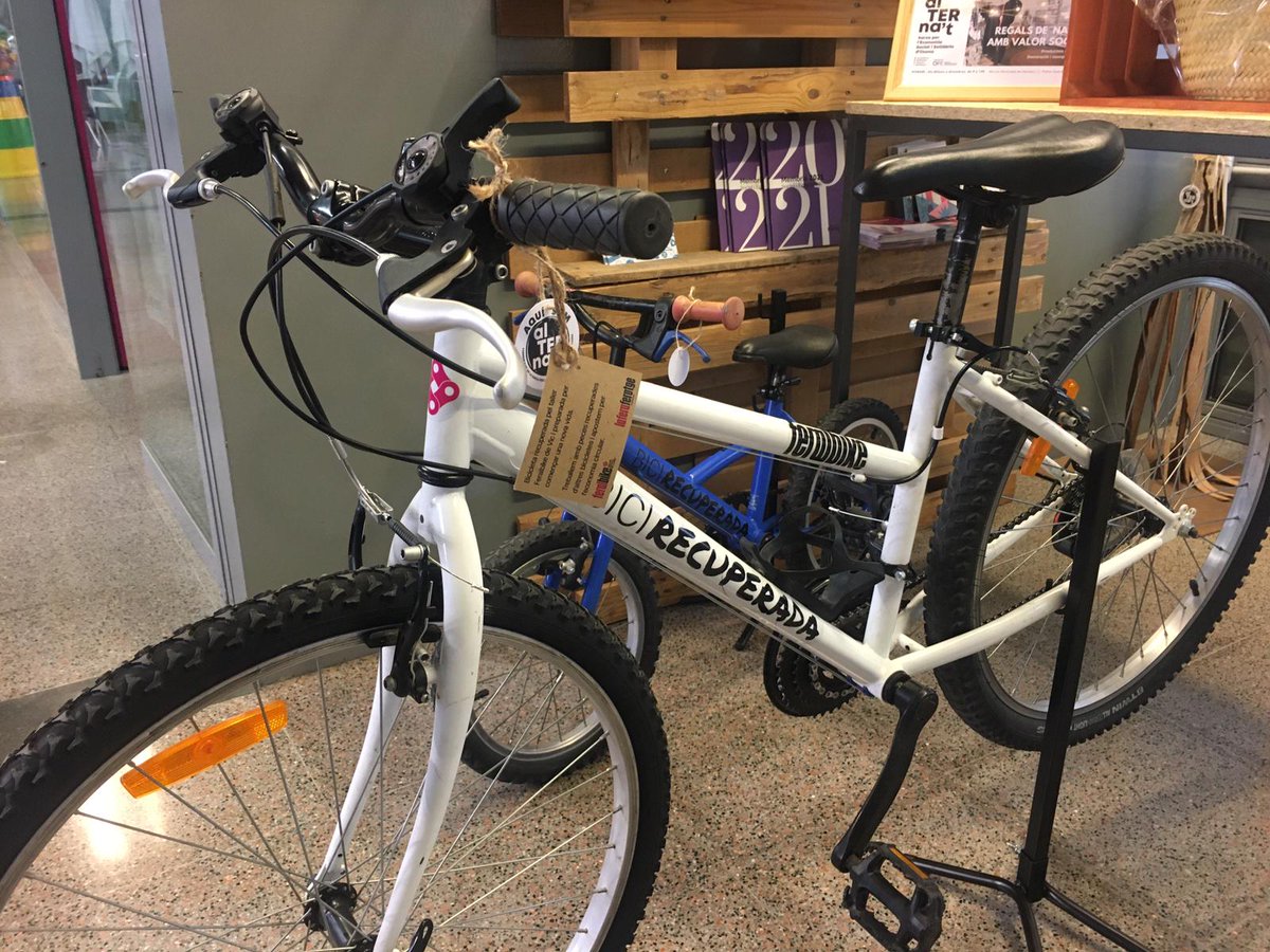 ✨ Des d'avui que també podeu comprar a la #Botiga_alTERnat les bicis recuperades per #Feralbike, el taller de mecànica i electrificació de la <a href="/feraferotgecoop/">La Fera Ferotge</a> 🚴

👑 Podeu posar a la carta als Reis que us en portin una! #Idees_alTERnat👉Ens trobareu al <a href="/mercatmanlleu/">Mercatmanlleu</a> cada matí!