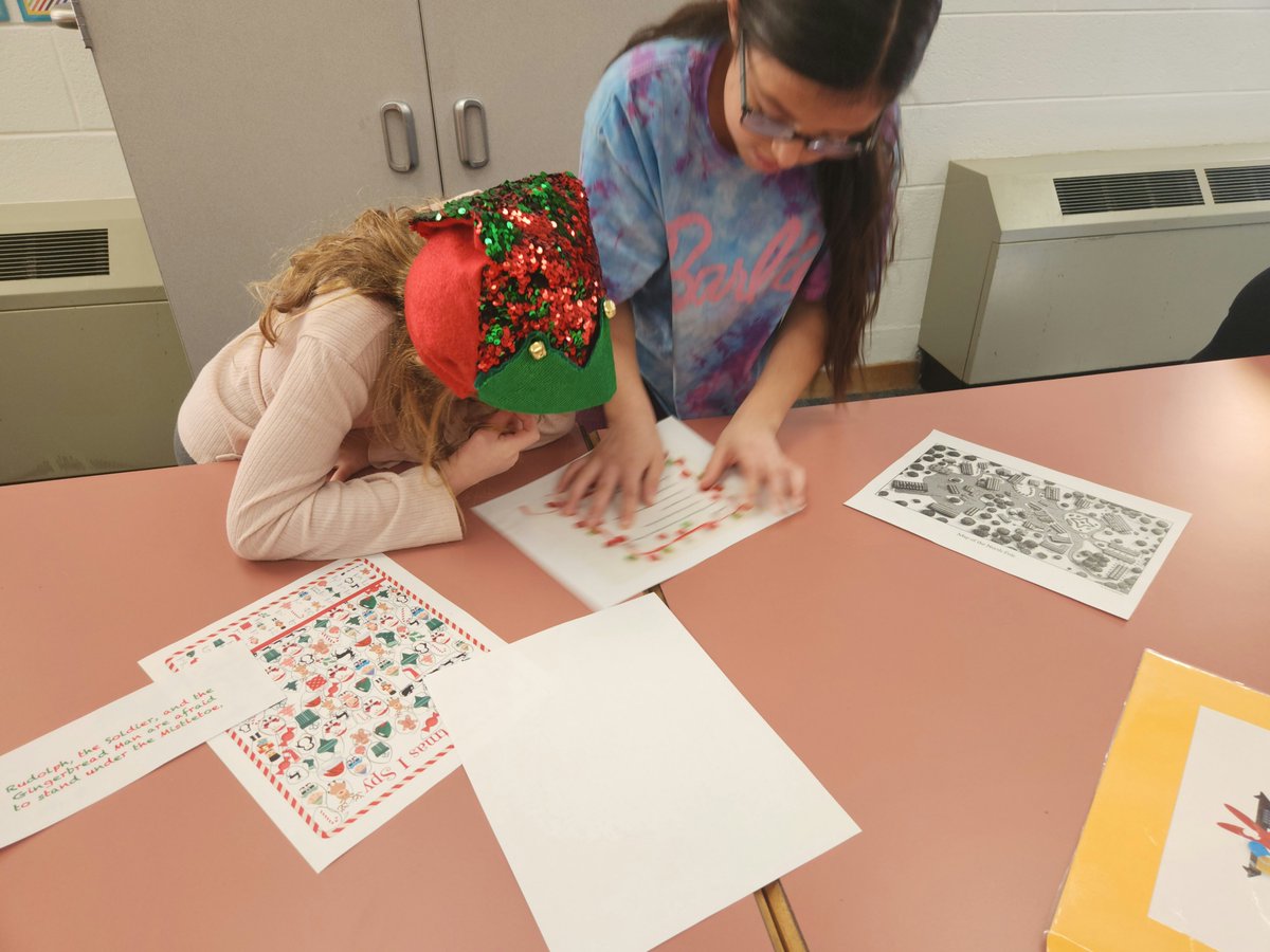 jennied34's tweet photo. Helping the Elf escape!  Breakout with @kewining @ClevingerKaren https://t.co/S5NG1SUc4U