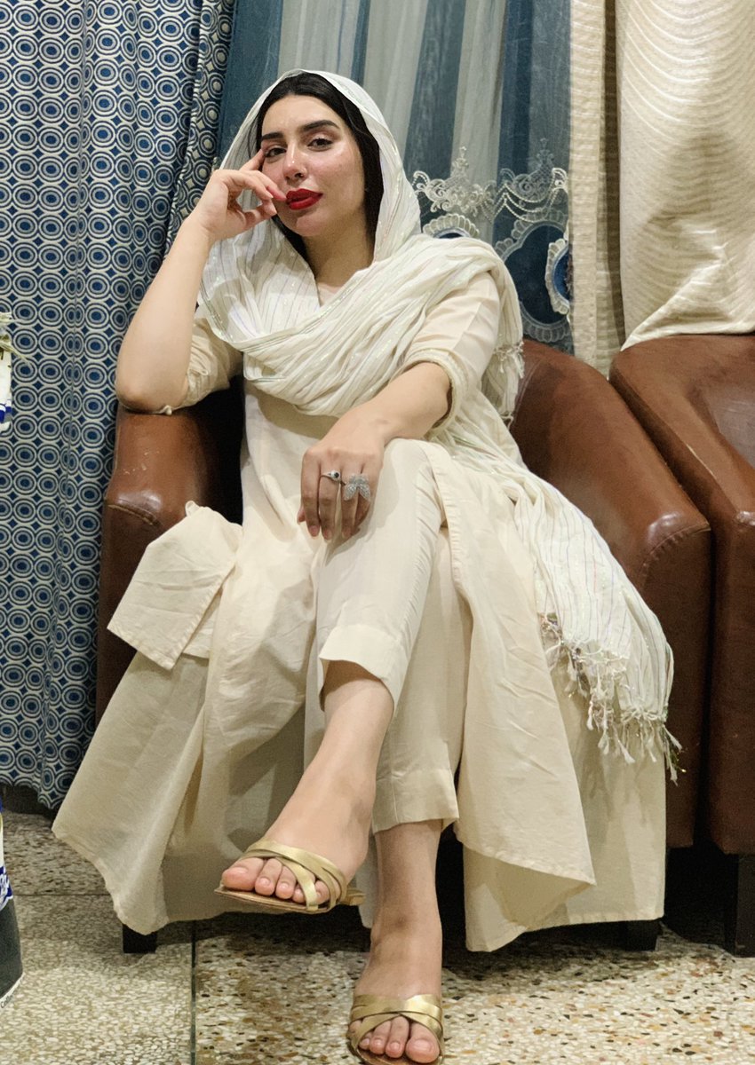 CZArmy01's tweet photo. یوں بھی نہیں کہ میرے منانے سے آ گیا،
تھی چائے کی طلب تو بہانے سے آ گیا۔
#مہوش https://t.co/cingMVcTG0