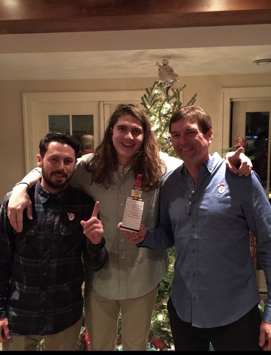 lilskeetskrrt2's tweet photo. Looking to bring home the hardware Christmas Eve, back on the ice after last years global warming stint #cocktailcup #tbt https://t.co/QXd2Gk1MOa