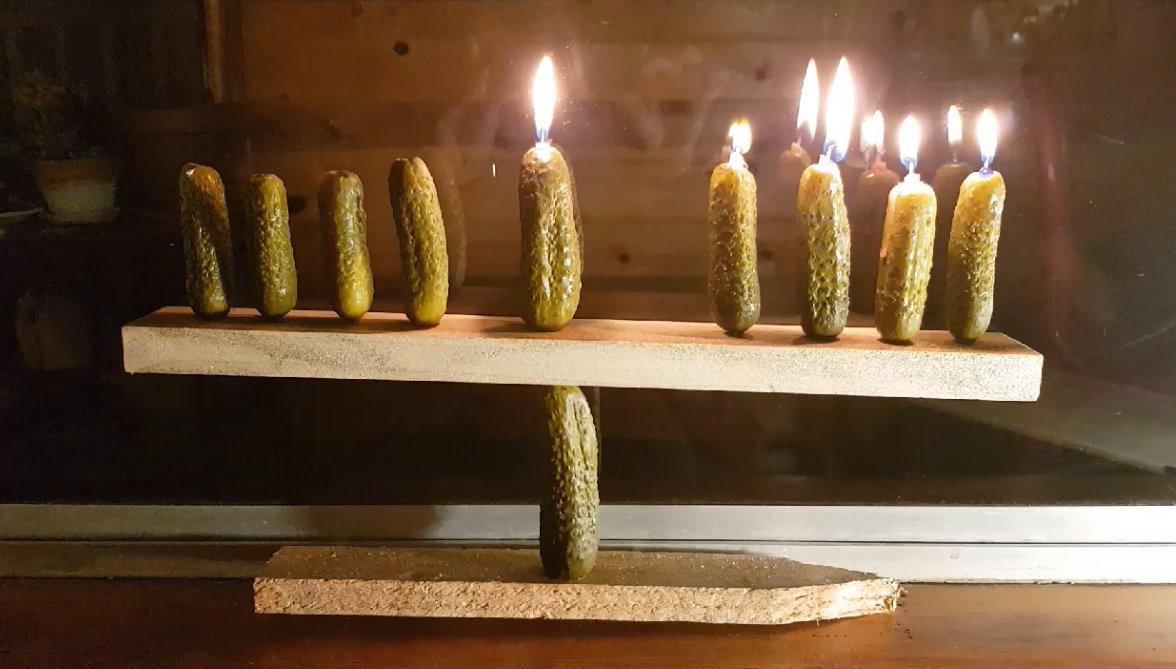 rachelofmars's tweet photo. Happy Gherkinukah half way!
May your evening be crunchy and slightly eye-watering.
Today's hoo-ha is for Mo and Matti, two esteemed pickle-discerning young ones from the haus of gherkin, Manchester.
#picklewatch #Chanukah https://t.co/MkAfB2oIUI